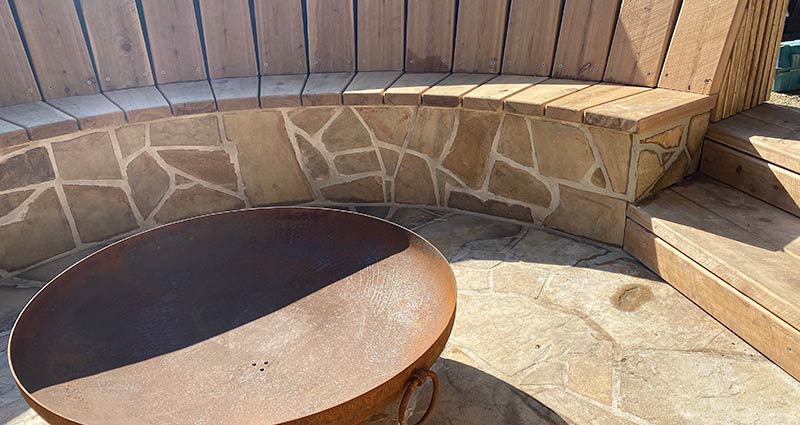 Want Stone Paving In Eltham? Choose Yarrabee & Castlemaine For Sandstone And Travertine Pavers